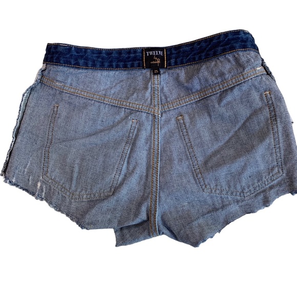 TWELVE HIGH-RISE DESTROYED JEAN SHORTS - Picture 4 of 8